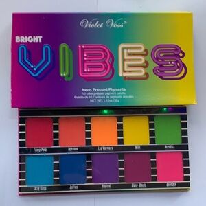 Violet Voss - Bright Vibes eyeshadow and pressed pigment palette